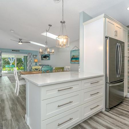 Dog Friendly Home Wprivate Fenced Yard, Garage & Fire Pit Steps To The Beach! 뉴스머나비치 외부 사진